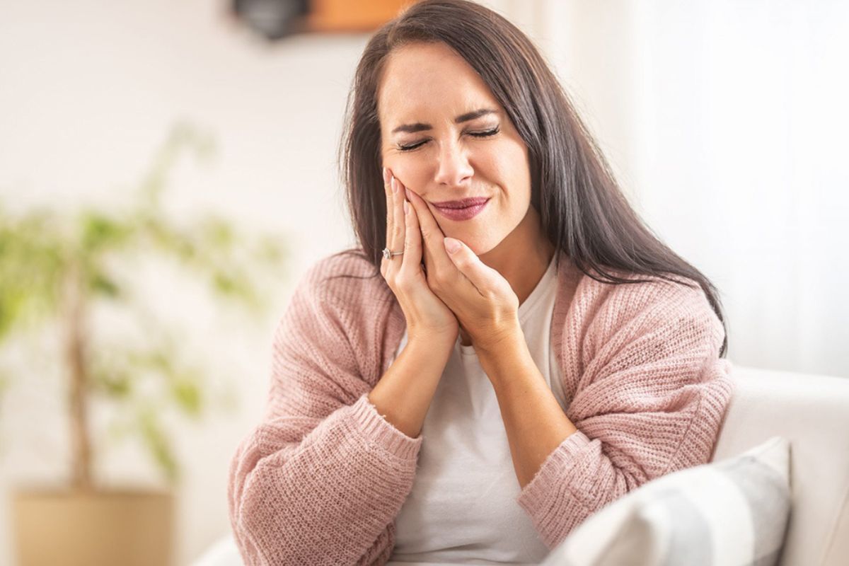 From Pain To Relief: The Role of An Emergency Dentist in Dental Crises