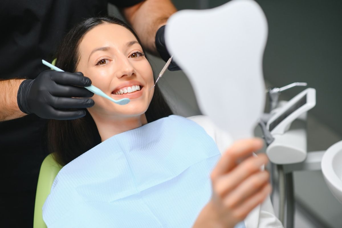 Does A Cosmetic Dentist Fill Cavities?